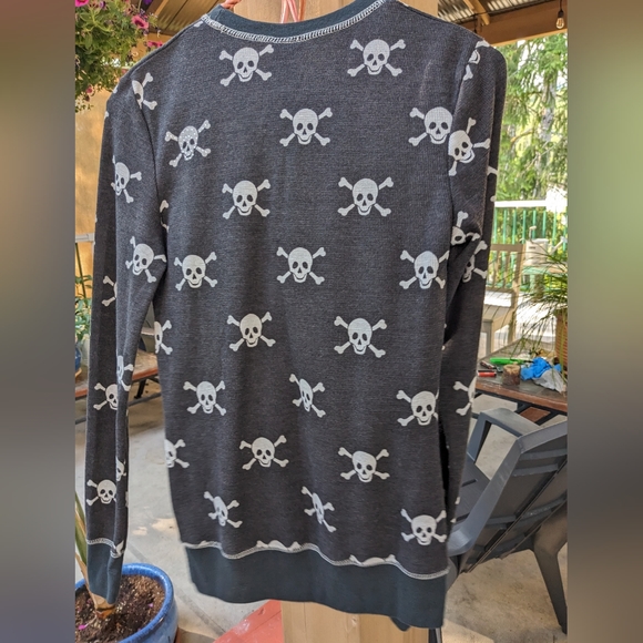 Skull Top - Picture 4 of 5